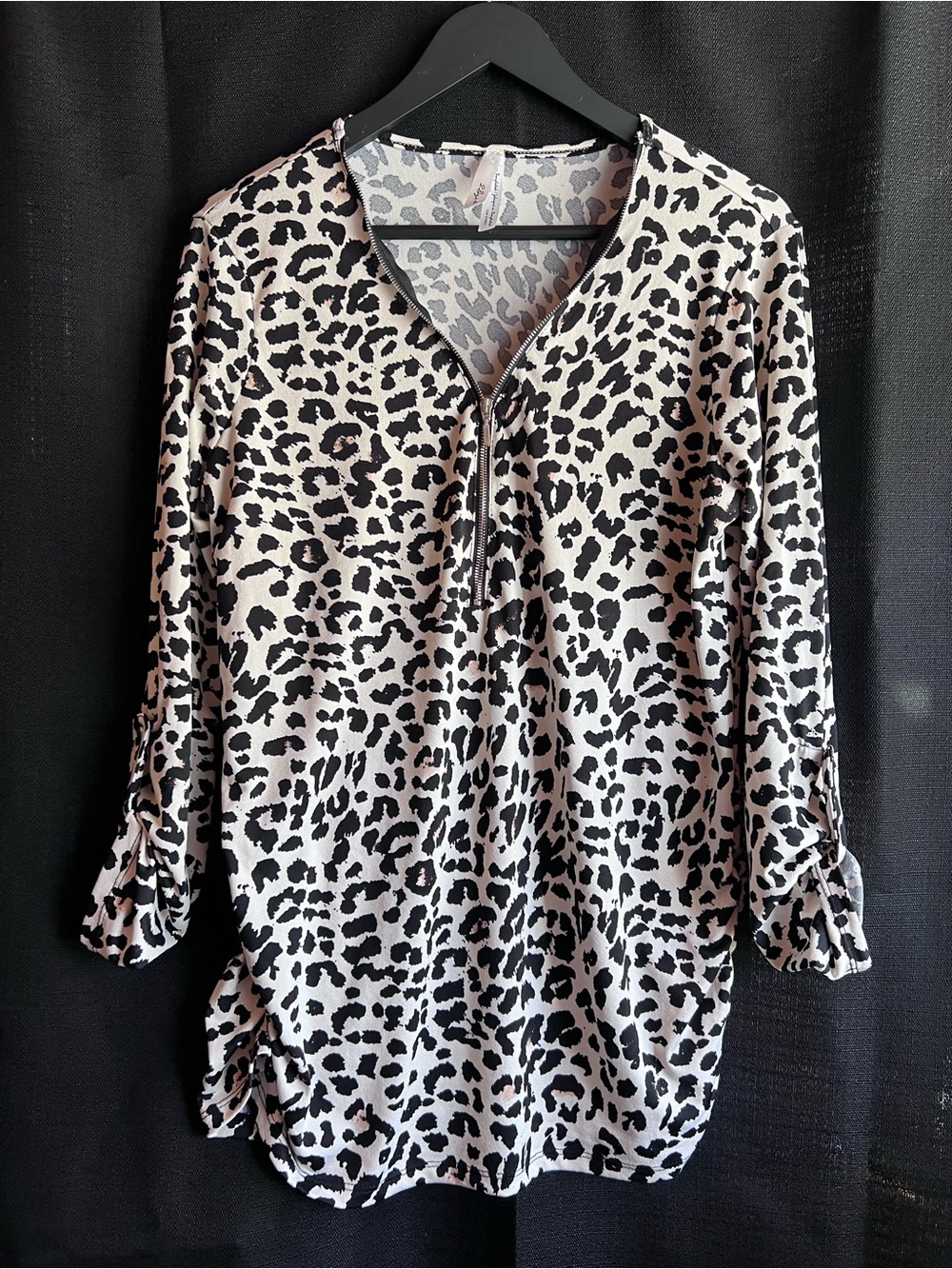 2 Dye 4 Leopard Print Zip Front Blouse Size Medium 3/4 Sleeve Roll Tab Oversized